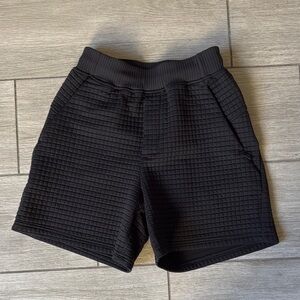 Lululemon Lab Textured Black Grid High Rise Shorts 5.5” Size 4